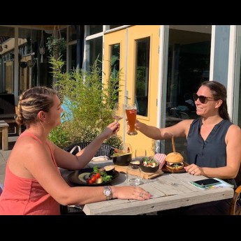 meiden proosten terras.jpg