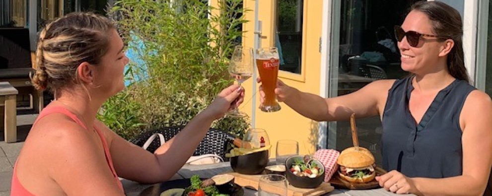 meiden proosten terras.jpg